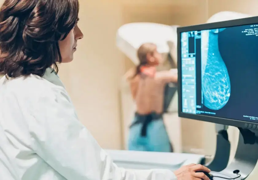 Primera Biopsia por Mamografía con Contraste en el país.